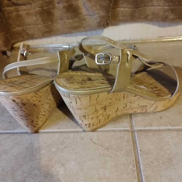 Bandolino Wedges - Picture 5 of 8